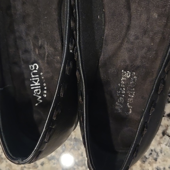 WALKING CRADLES FAWN SLIP-ON LEATHER FLATS. SIZE 7B. - Picture 9 of 9